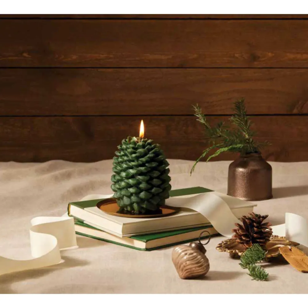 Thymes Frasier Fir Pinecone-Shaped Candle with Tray
