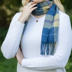 PATRICK KING WOOLLEN COMPANY Lambswool Tartan Scarf - Mount Vernon