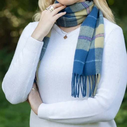 PATRICK KING WOOLLEN COMPANY Lambswool Tartan Scarf - Mount Vernon